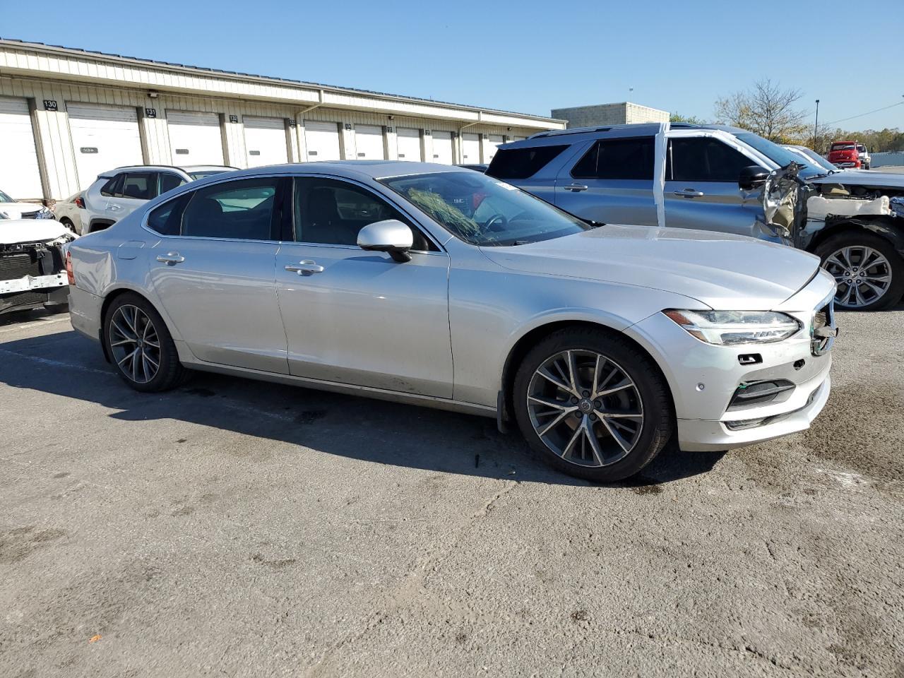 2018 Volvo S90 T5 Momentum - Фото 4