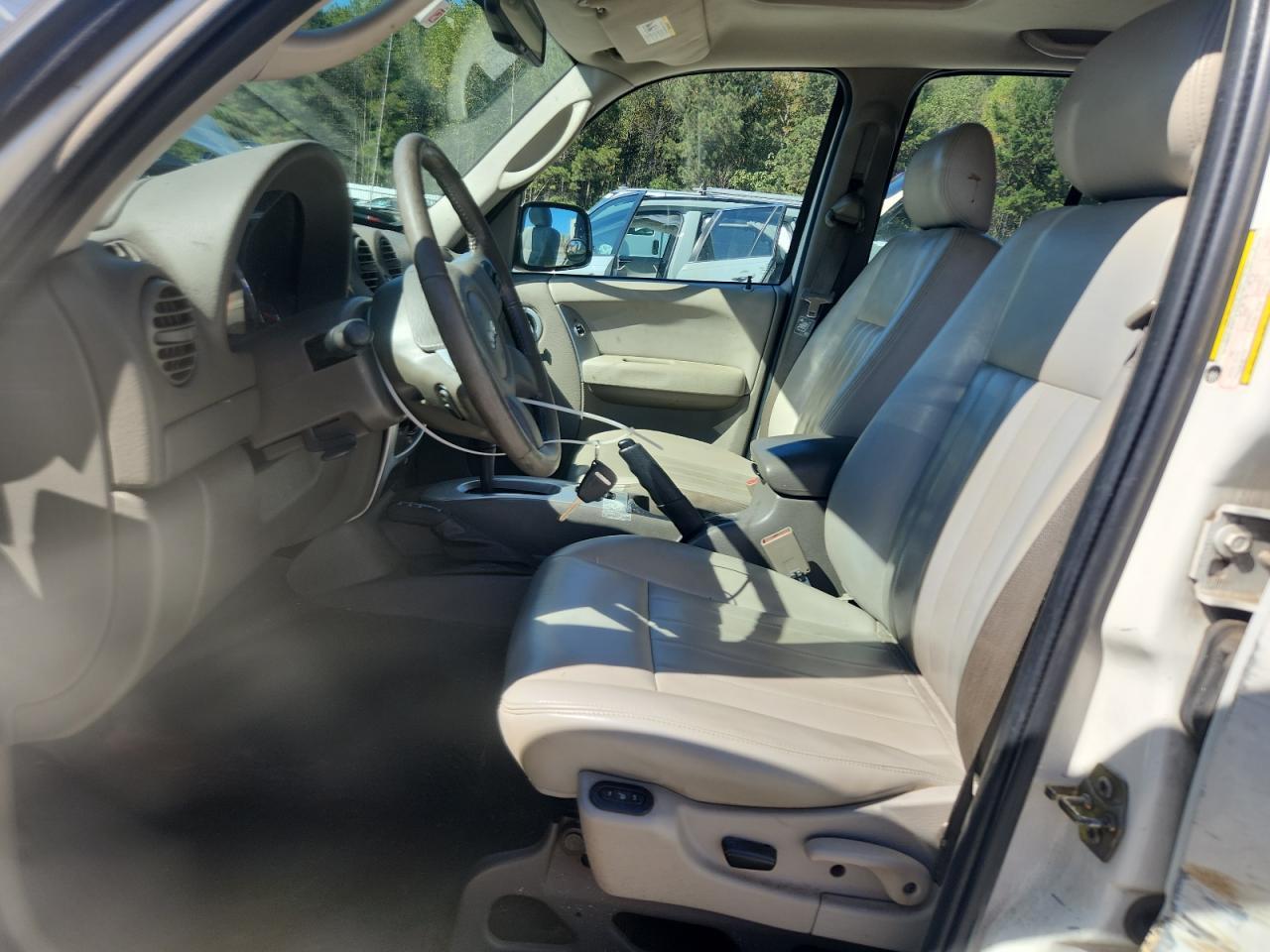 2007 Jeep Liberty Limited - Image 7