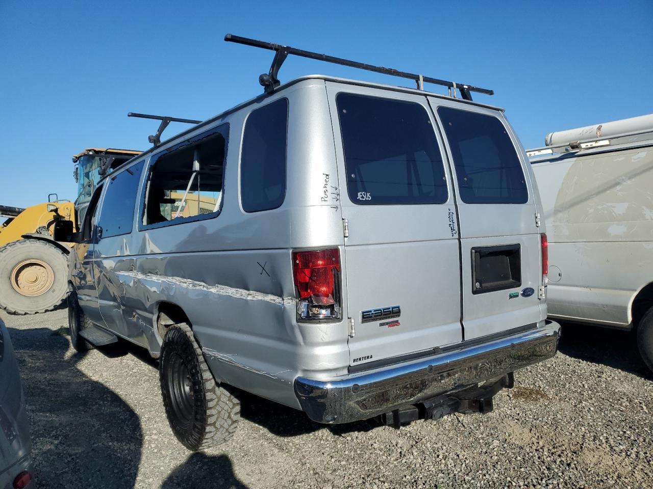 2011 Ford Econoline E350 Super Duty Wagon - Фото 2
