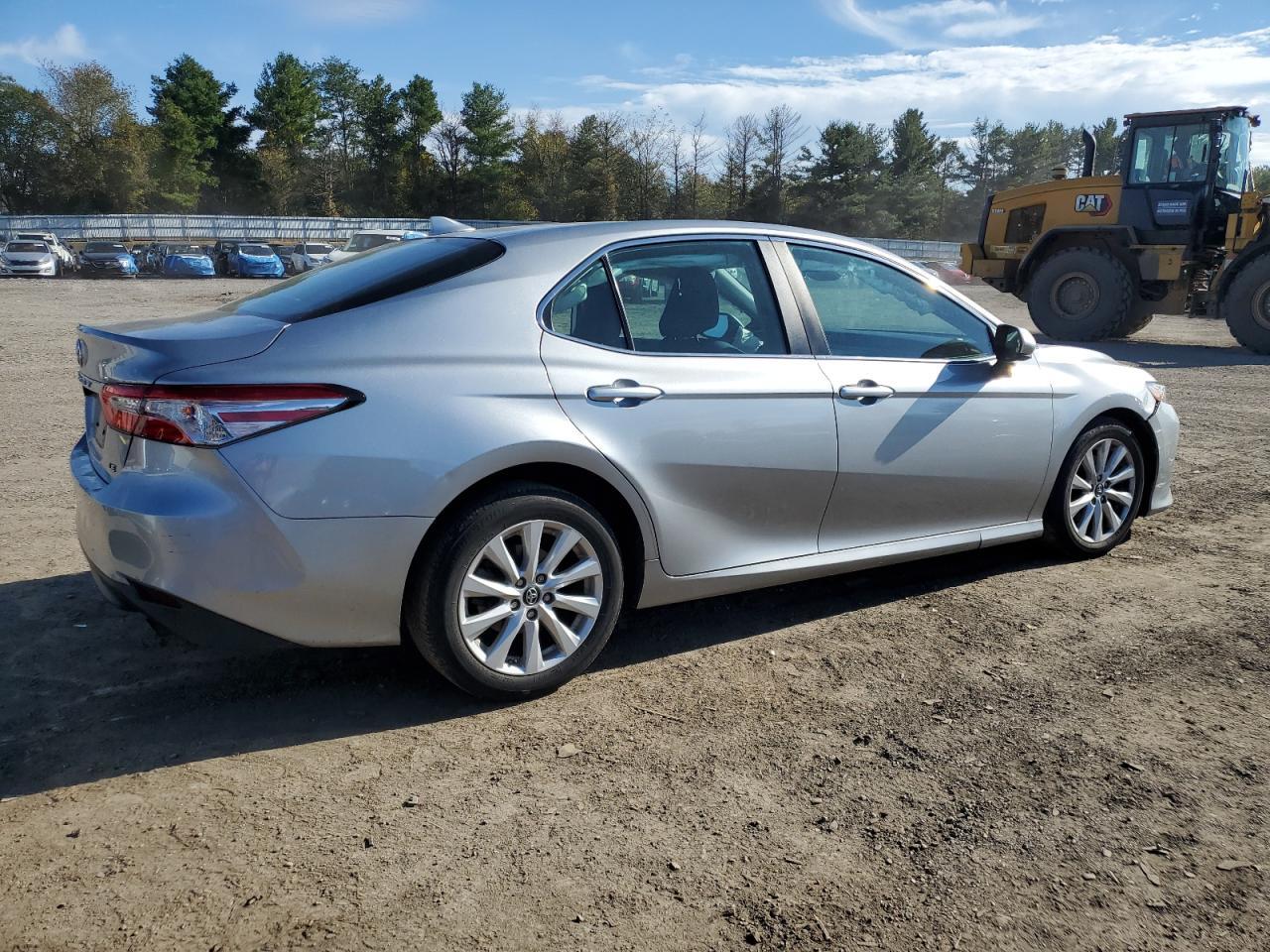2019 Toyota Camry L - Фото 3