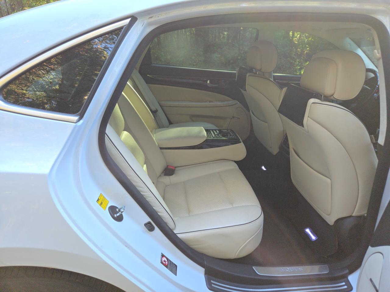 2016 Hyundai Equus Signature - Image 6