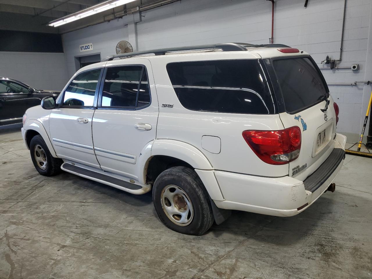 2005 Toyota Sequoia Sr5 - Image 2