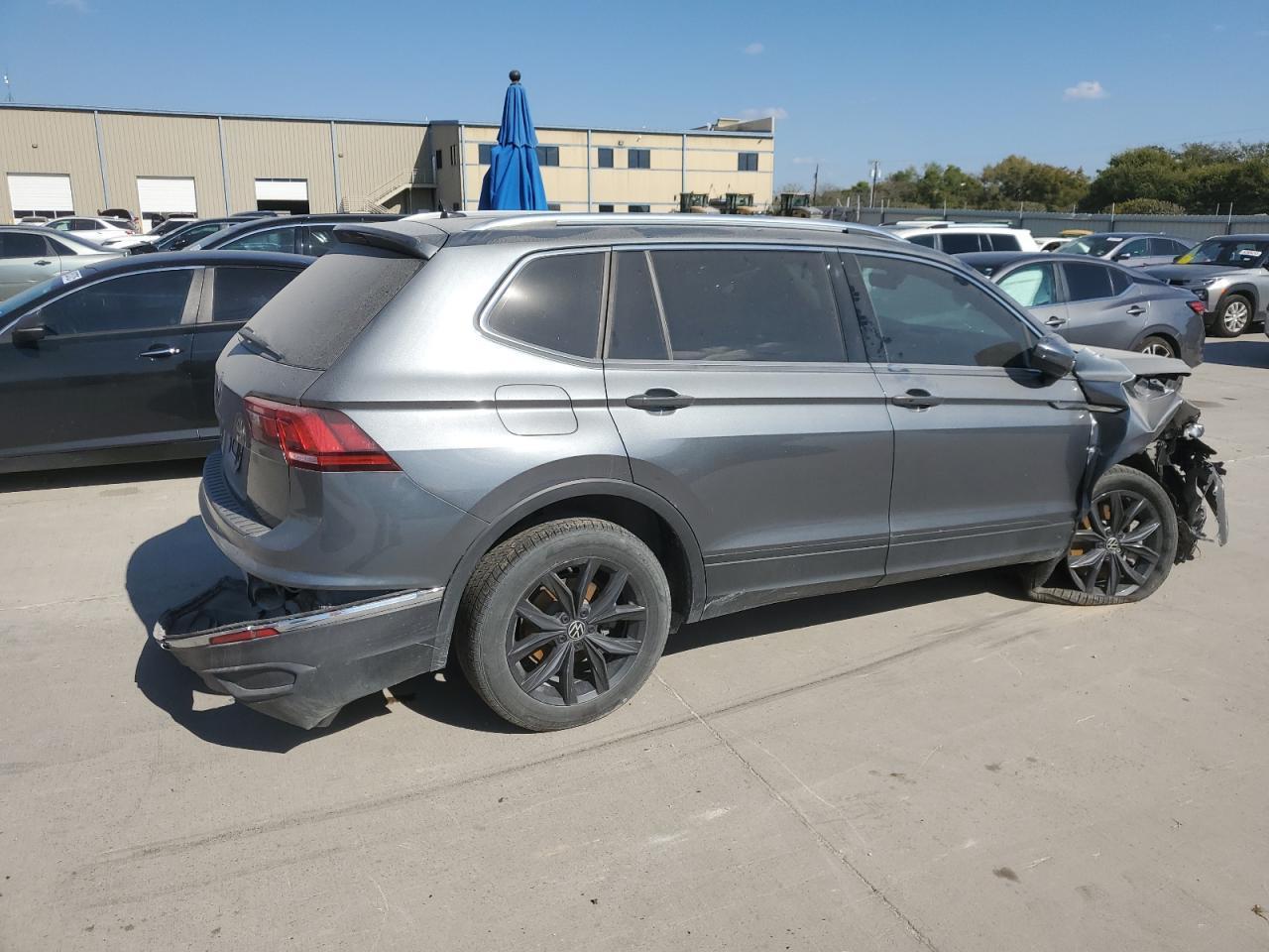 2024 Volkswagen Tiguan Se - Image 3