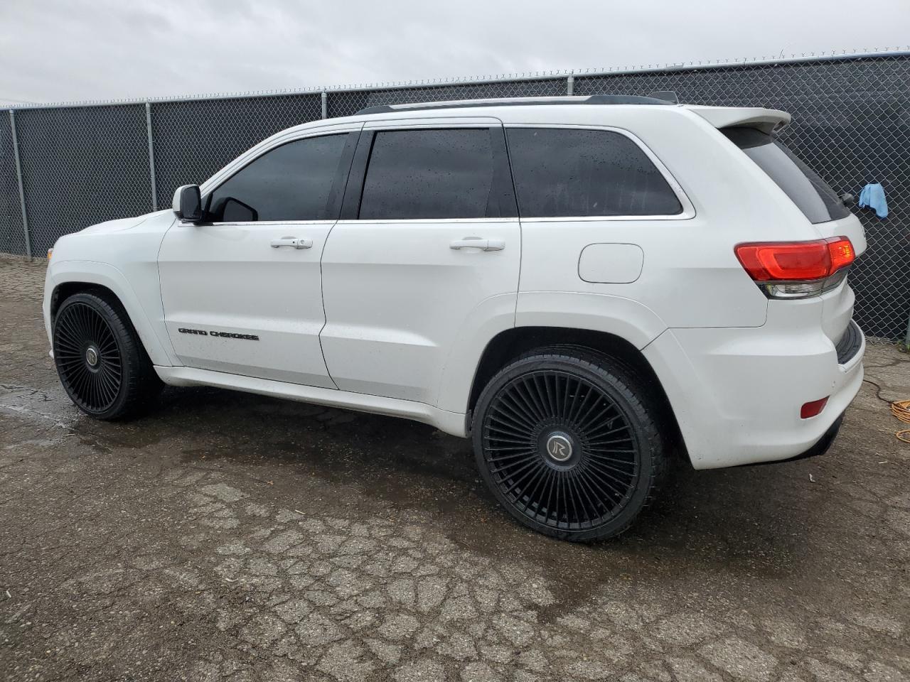 2018 Jeep Grand Cherokee Laredo - Image 2