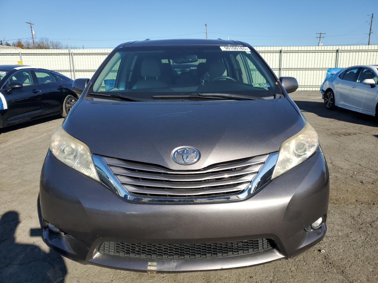 2017 Toyota Sienna Xle - Image 5