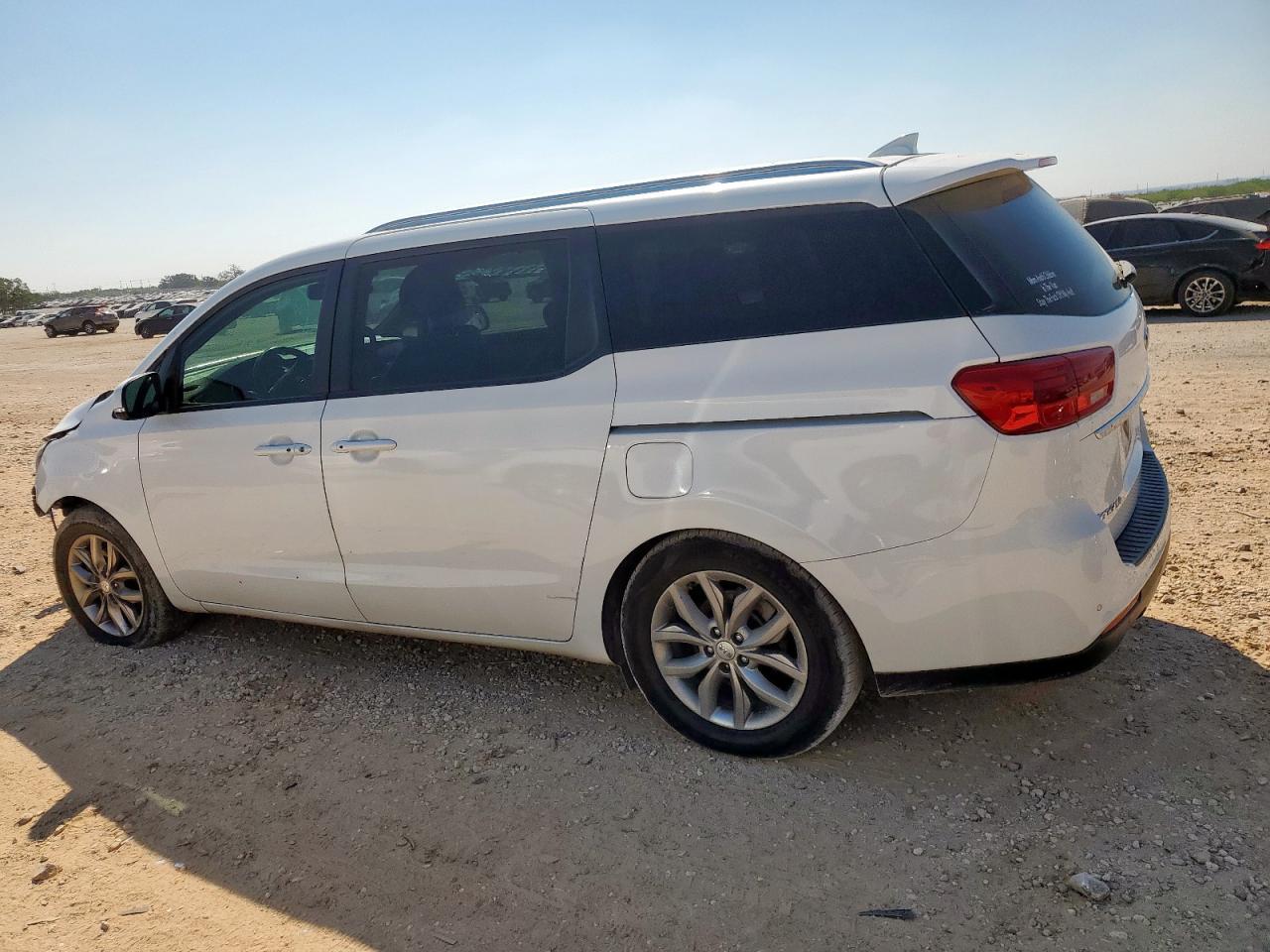 2019 Kia Sedona Lx - Фото 3