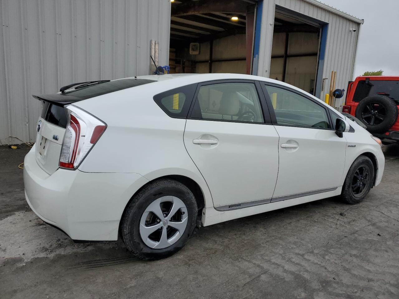2015 Toyota Prius - Фото 3
