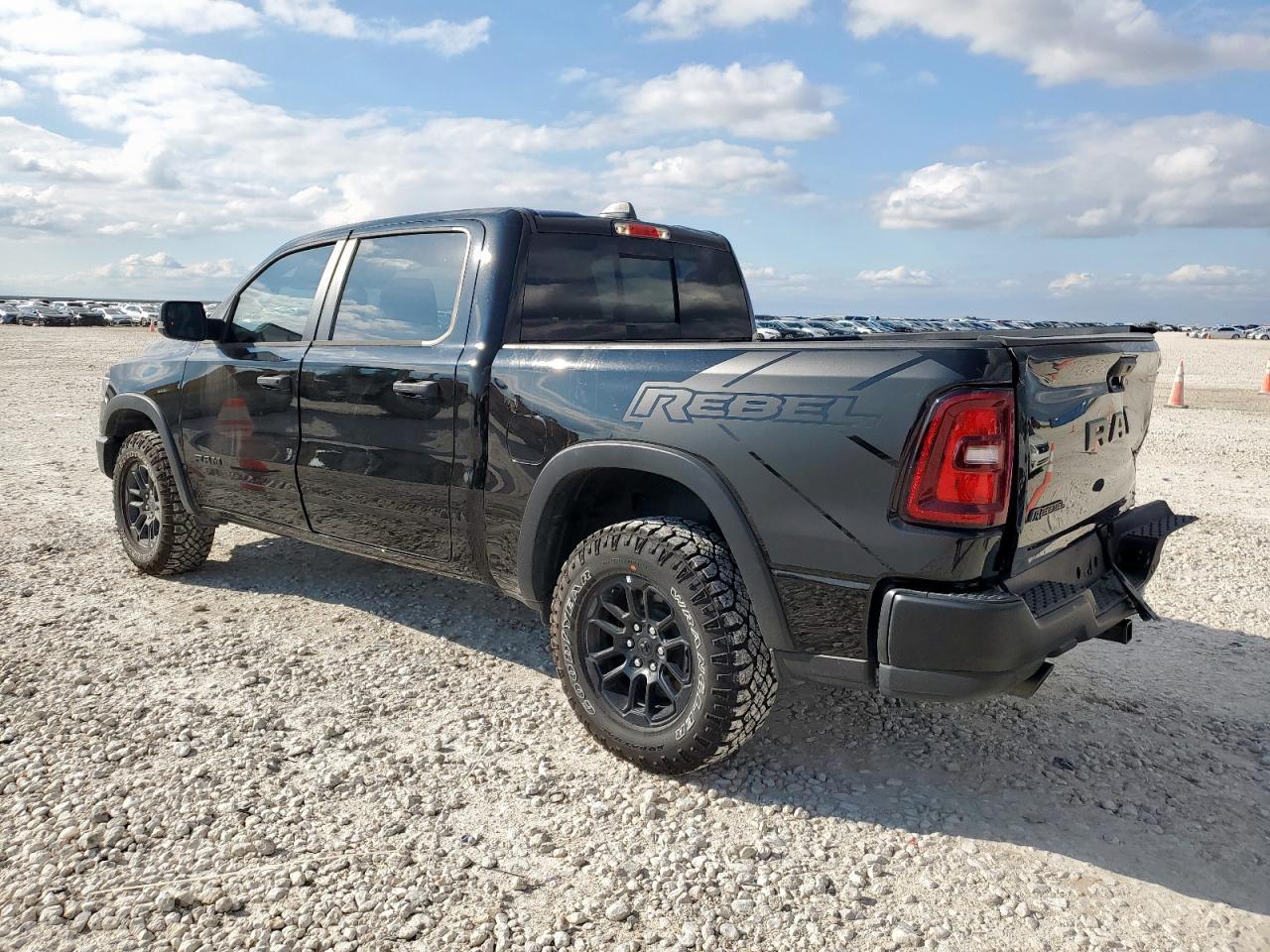 2025 Ram 1500 Rebel - Фото 2