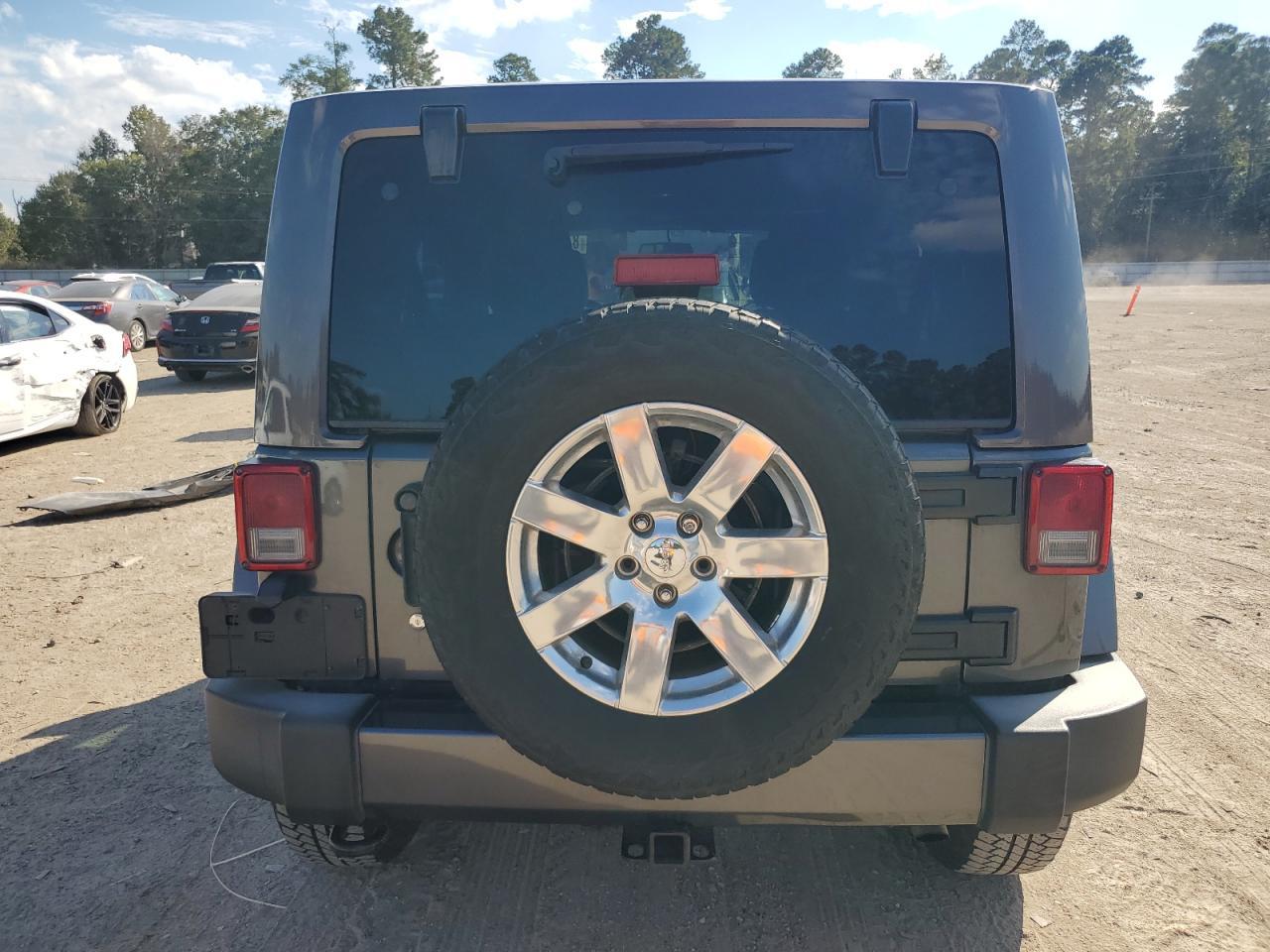 2017 Jeep Wrangler Unlimited Sahara - Фото 6
