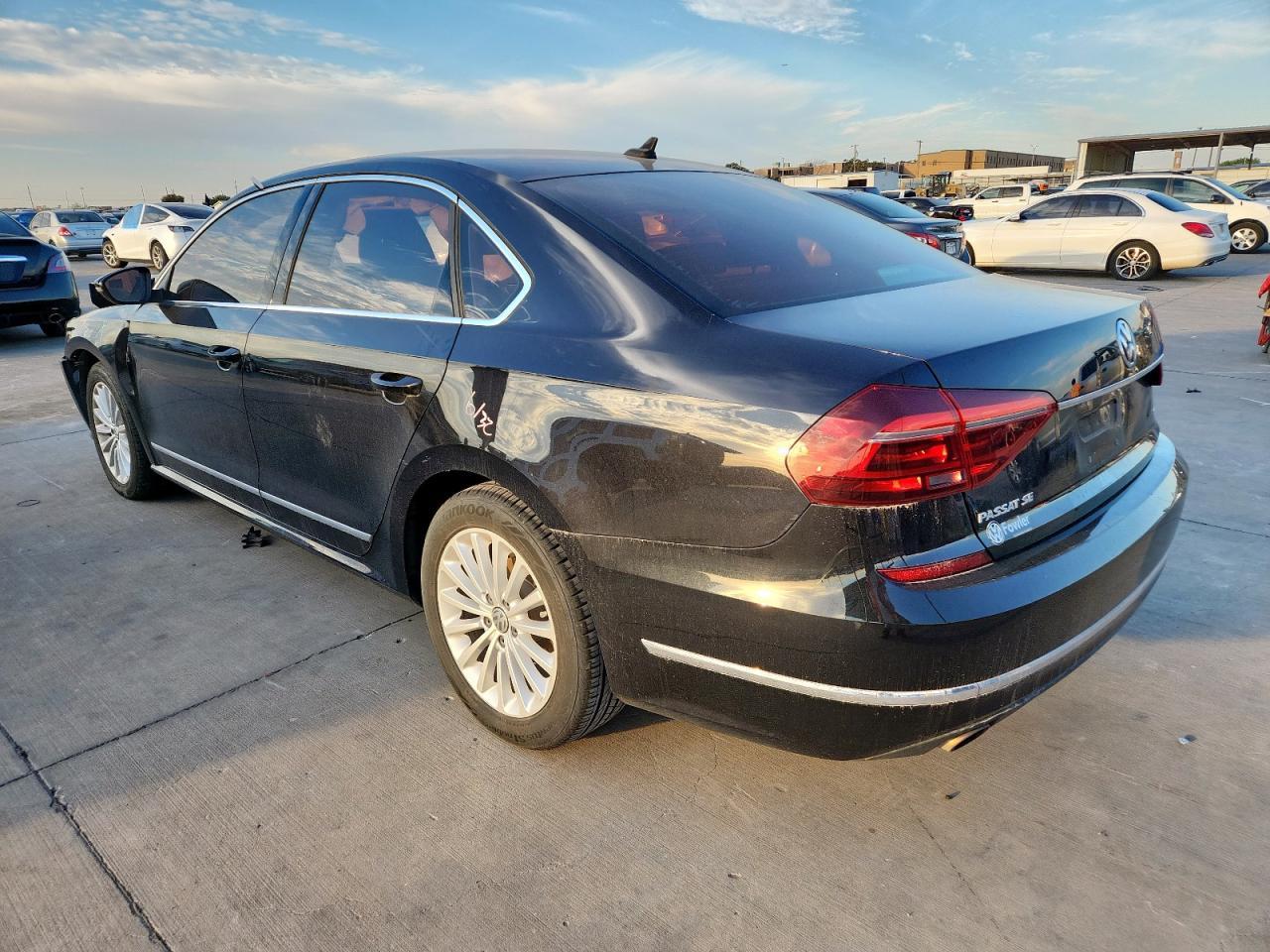 2017 Volkswagen Passat Se - Image 2