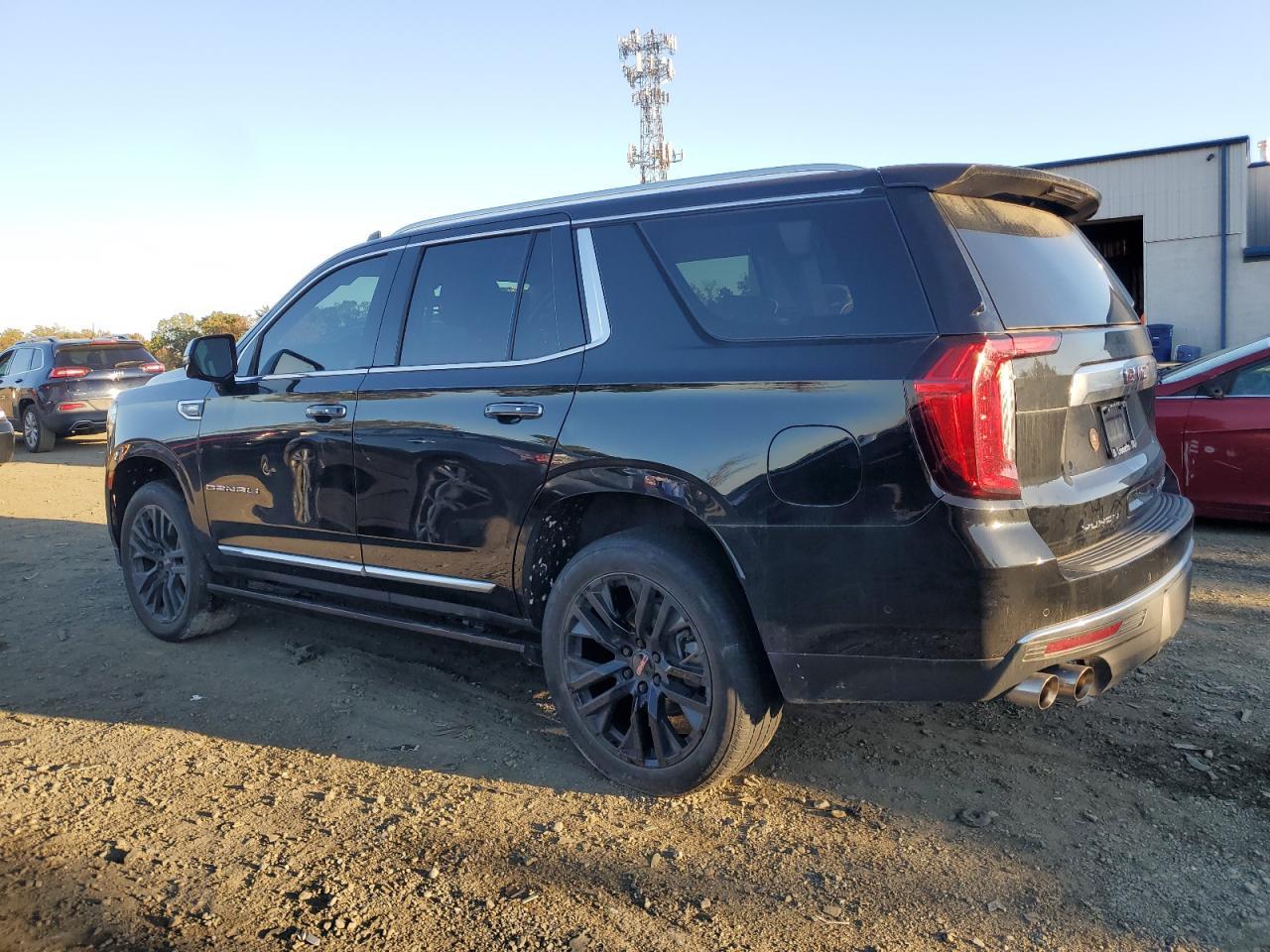 2023 GMC Yukon Denali - Фото 2