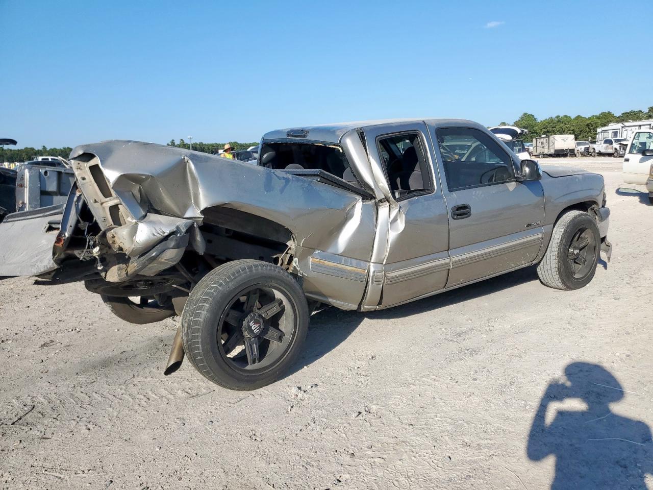 2000 Chevrolet Silverado C1500 - Image 3