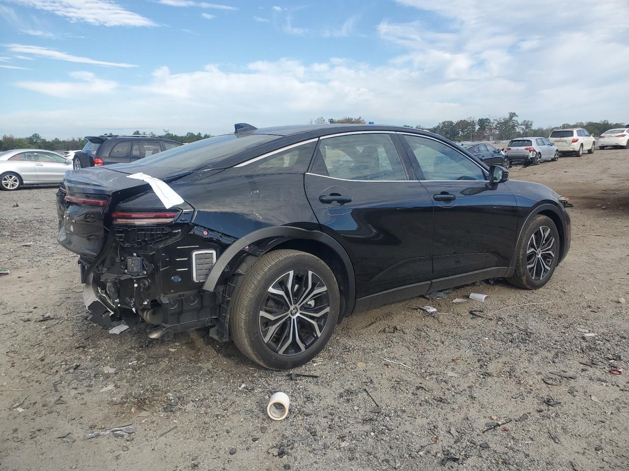 2023 Toyota Crown Xle - Image 3