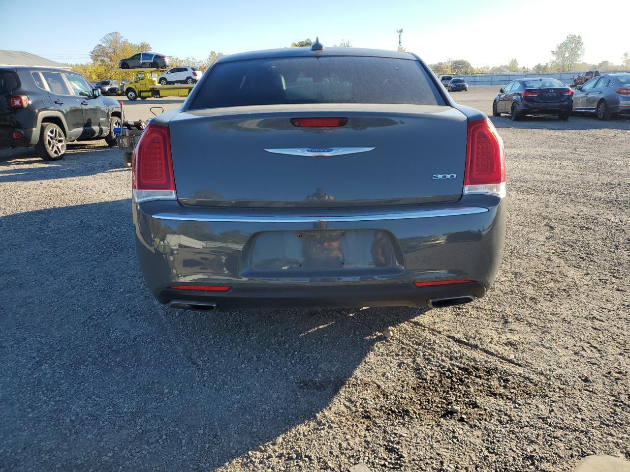 2018 Chrysler 300 Touring - Фото 6