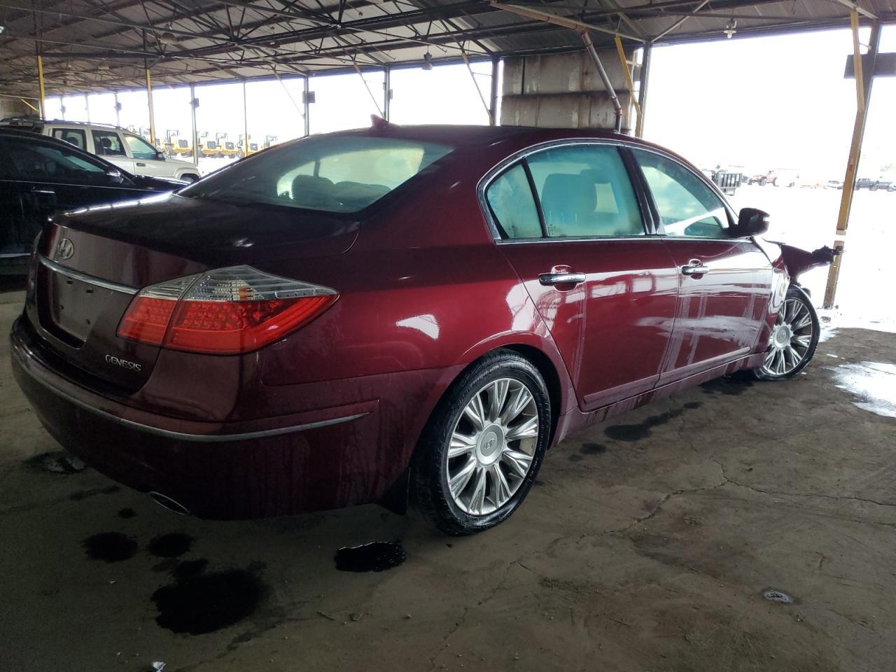 2011 Hyundai Genesis 3.8L - Фото 3