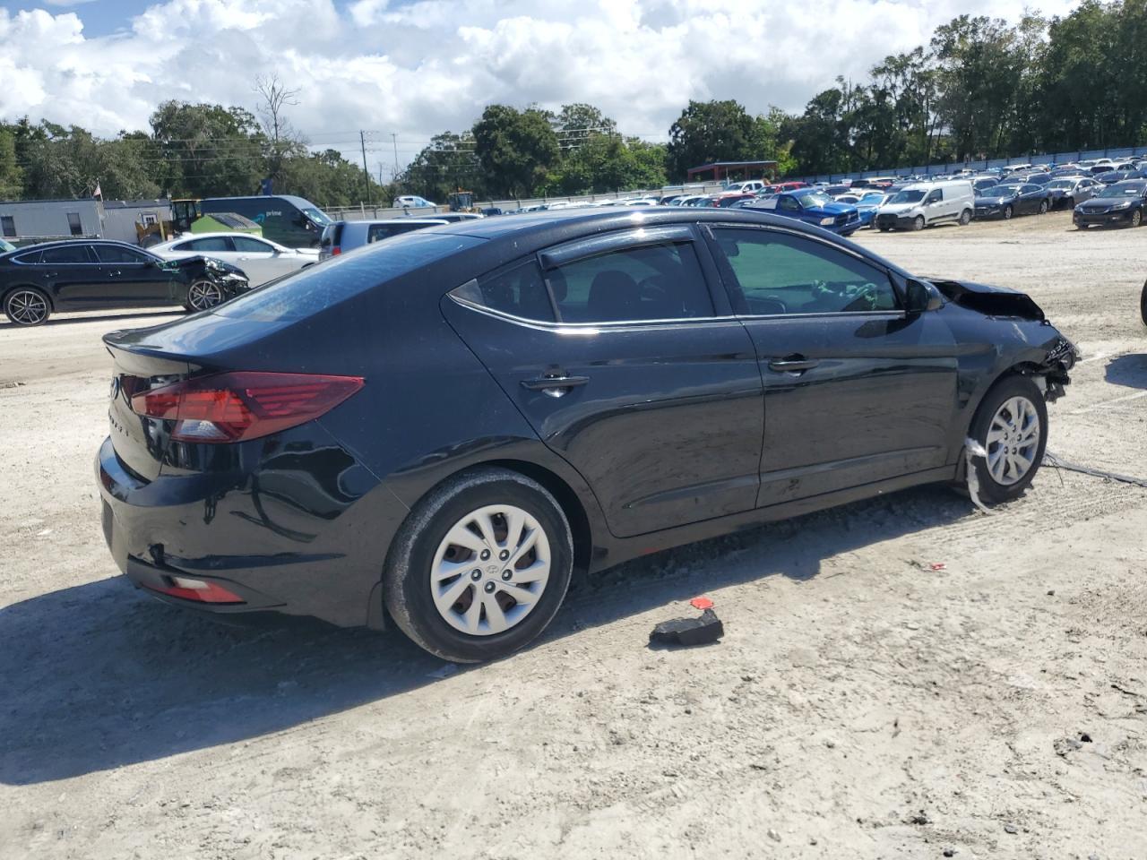 2020 Hyundai Elantra Se - Фото 3