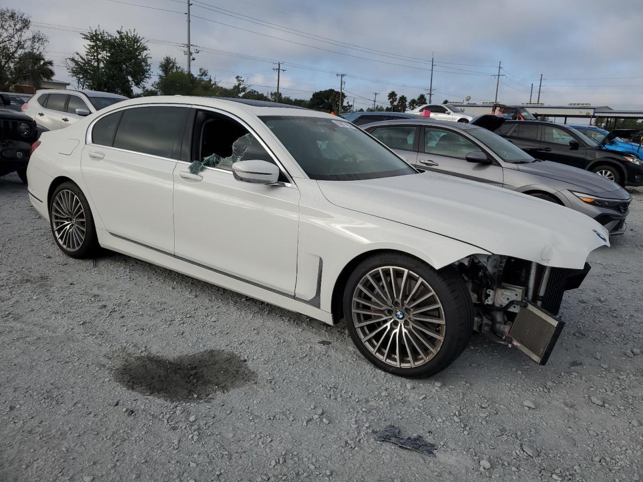 2022 BMW 750 Xi - Фото 4