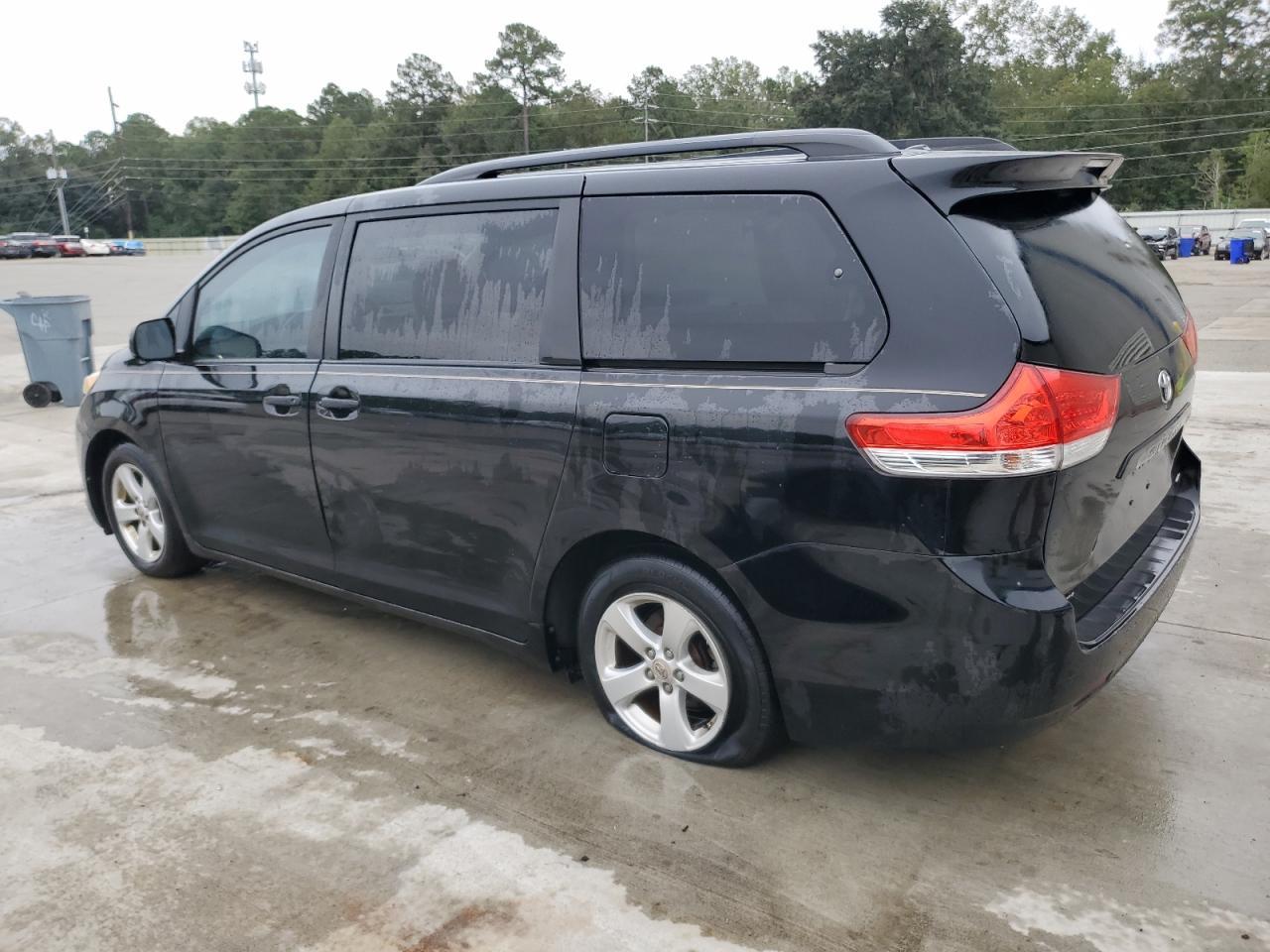 2011 Toyota Sienna Le - Фото 2