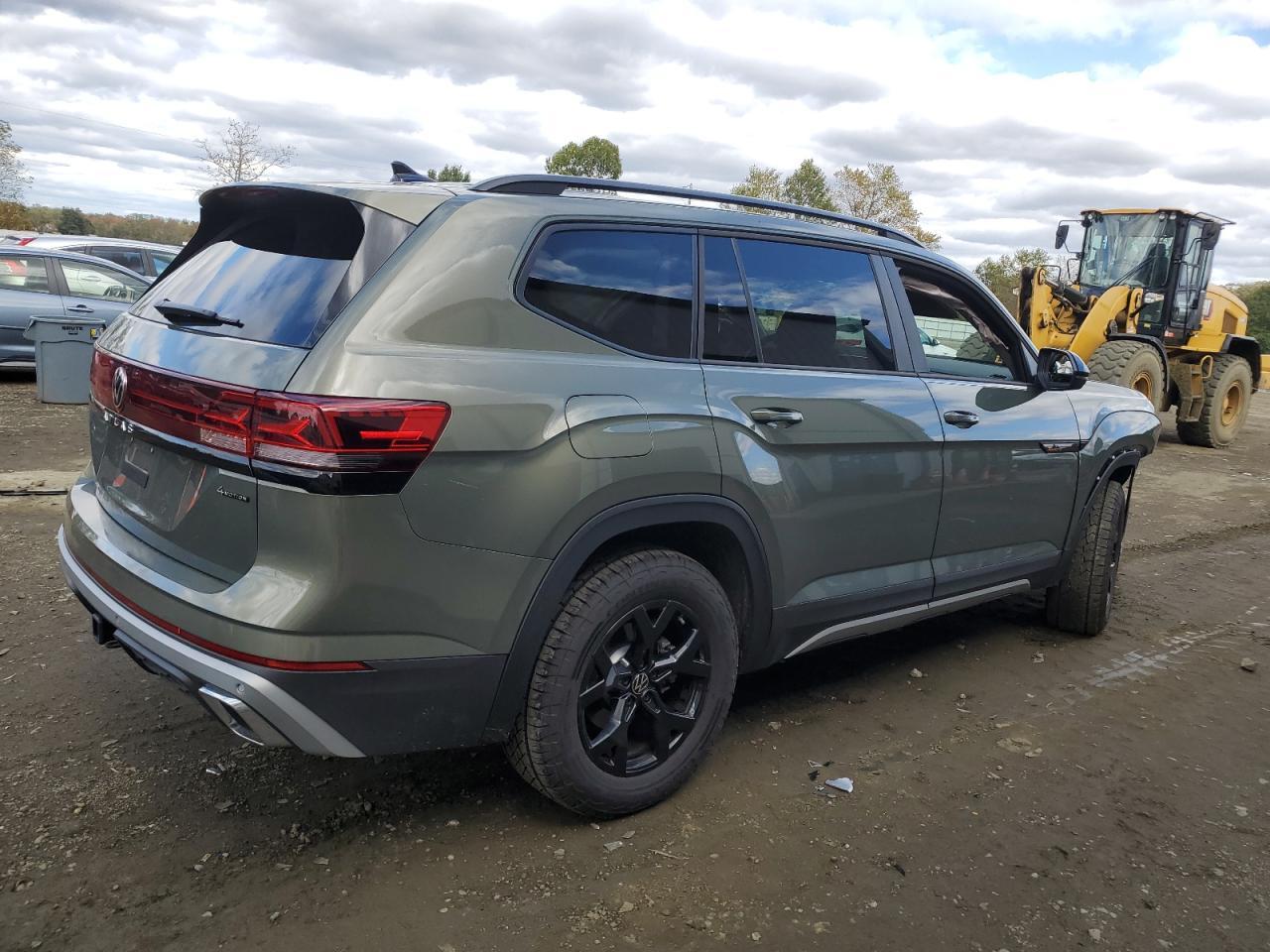 2024 Volkswagen Atlas Peak Edition Se - Image 3