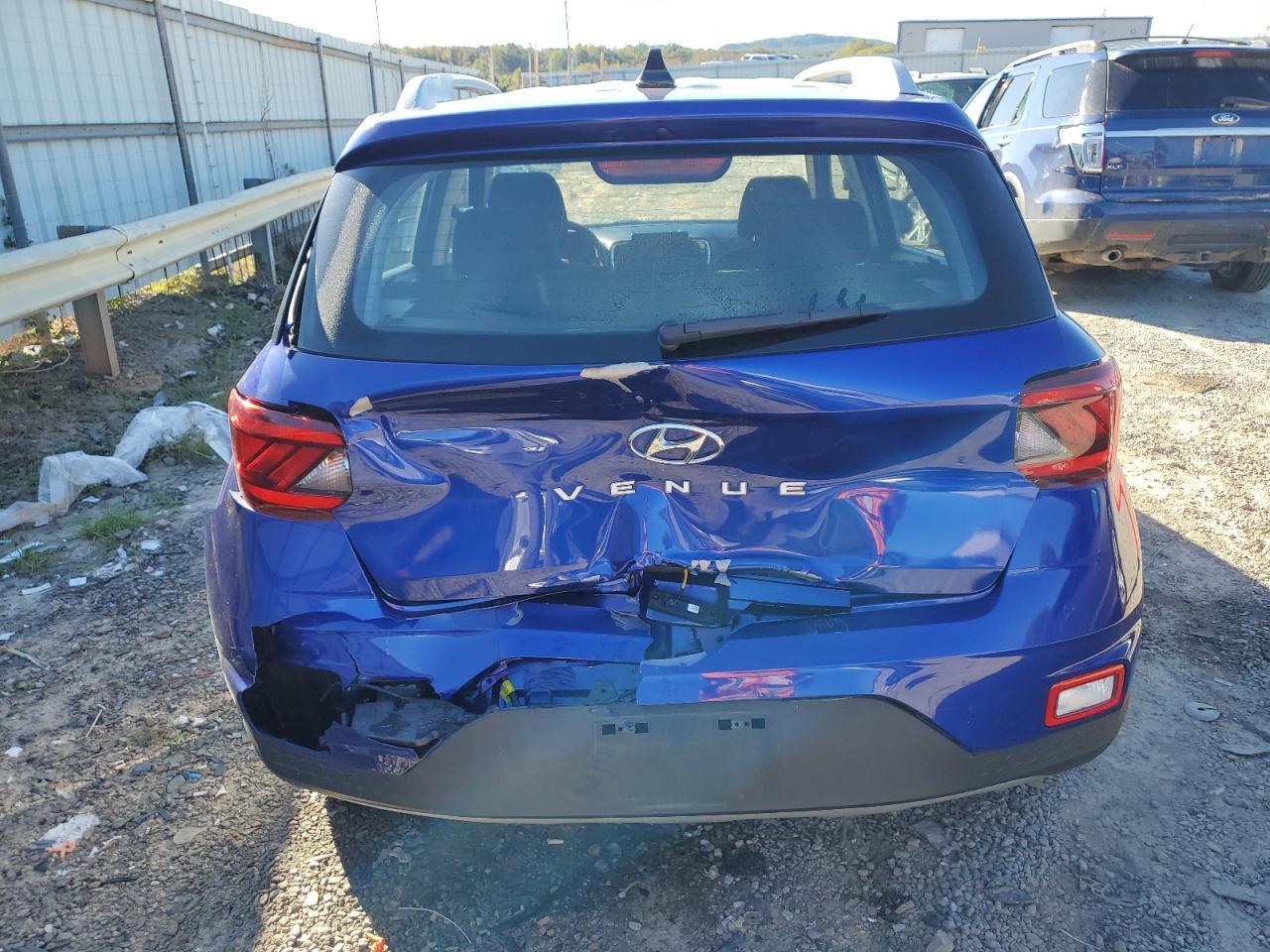 2020 Hyundai Venue Sel - Image 6