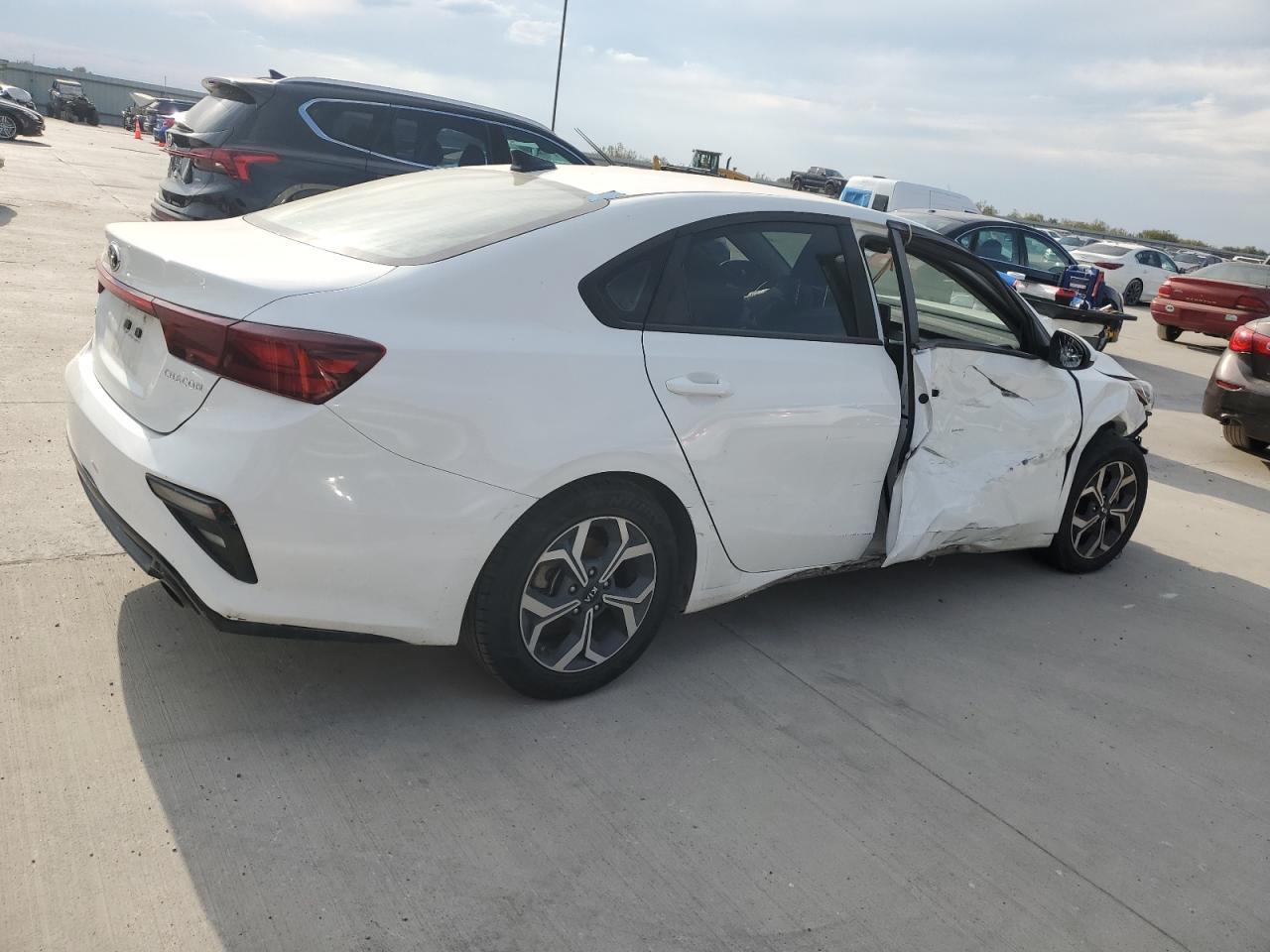2021 Kia Forte - Image 3