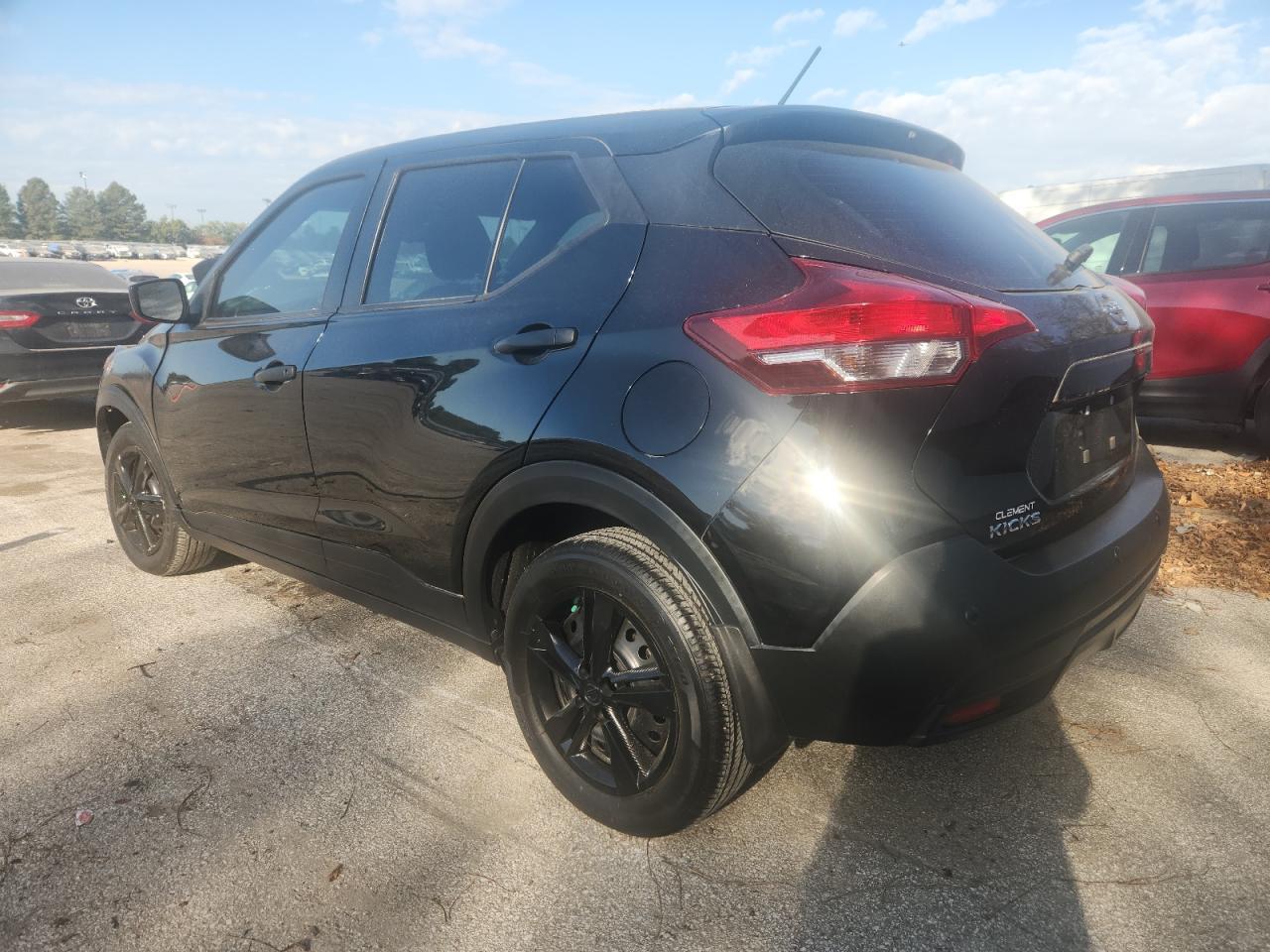 2020 Nissan Kicks S - Фото 2