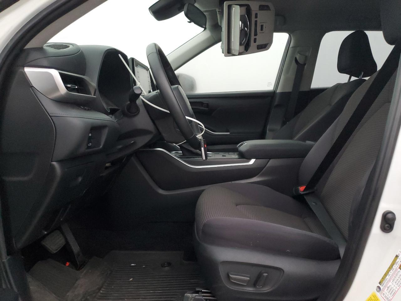 2021 Toyota Highlander L - Image 7