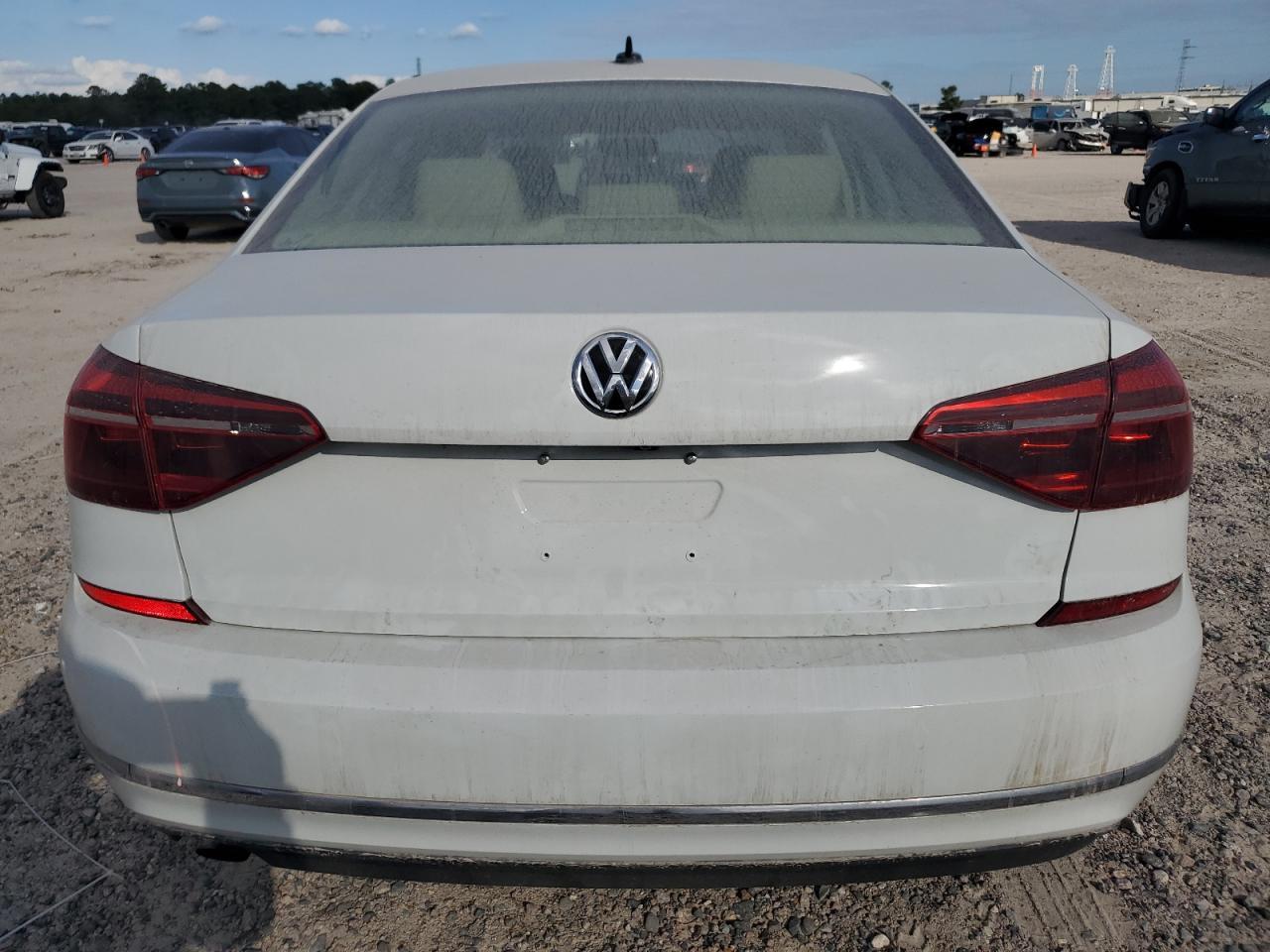 2019 Volkswagen Passat Wolfsburg - Image 6