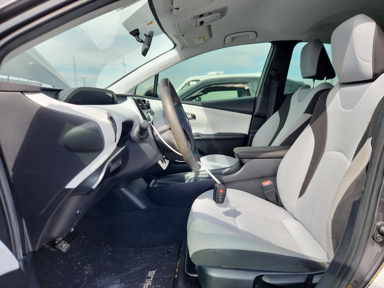 2016 Toyota Prius - Image 7