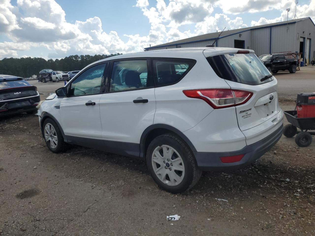 2015 Ford Escape S - Фото 2