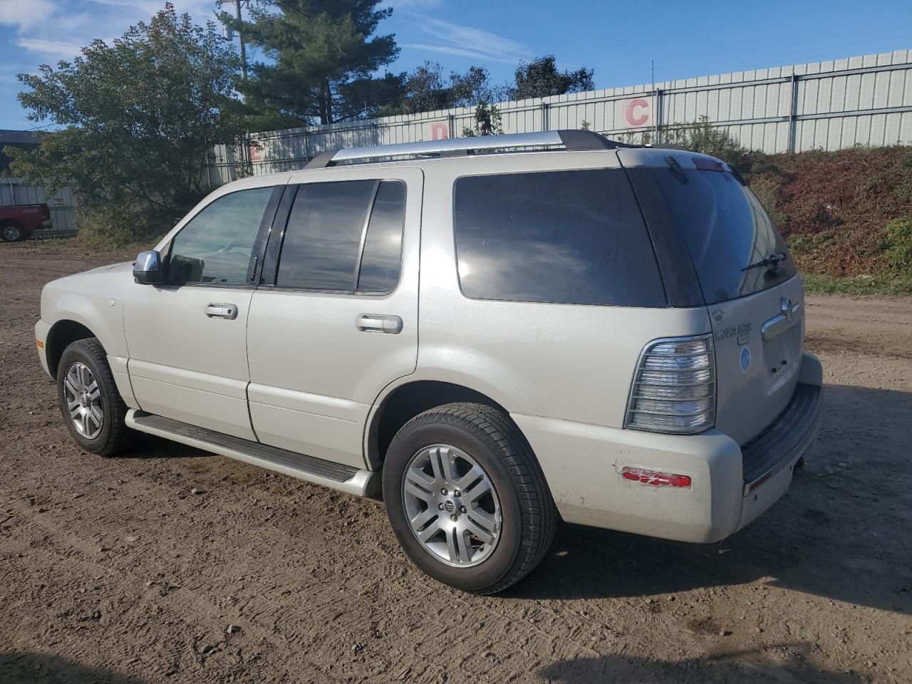 2006 Mercury Mountaineer Premier - Image 2