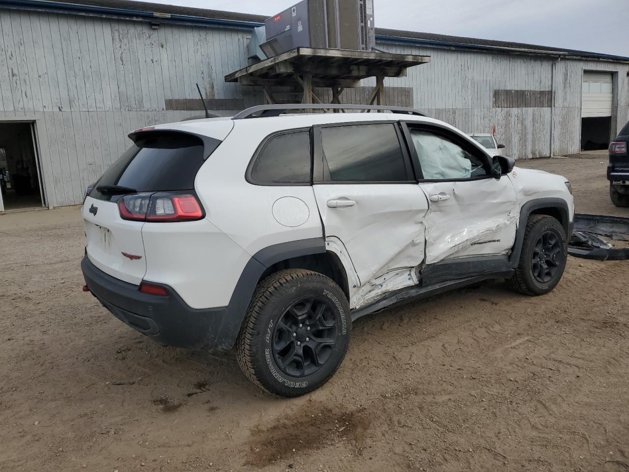 2019 Jeep Cherokee Trailhawk - Image 3