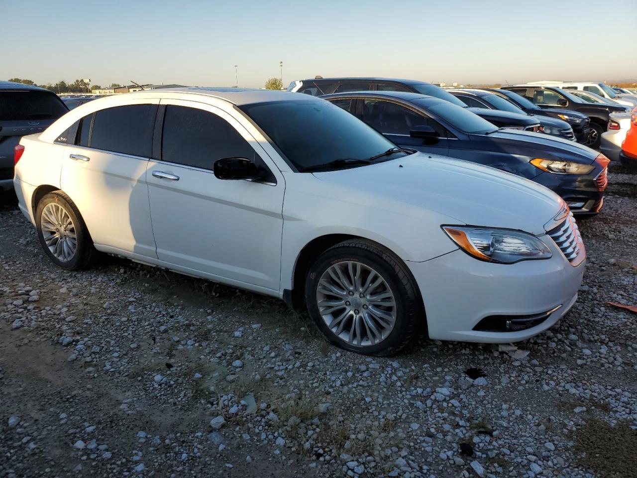 2012 Chrysler 200 Limited - Фото 4