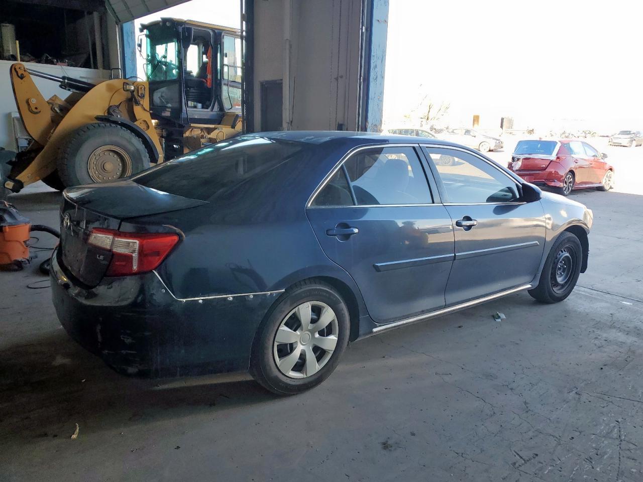 2014 Toyota Camry L - Фото 3