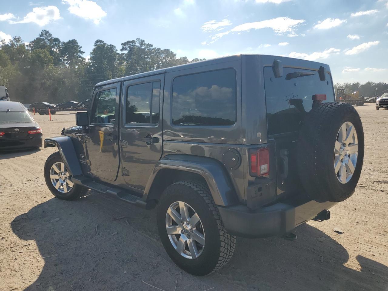 2017 Jeep Wrangler Unlimited Sahara - Фото 2