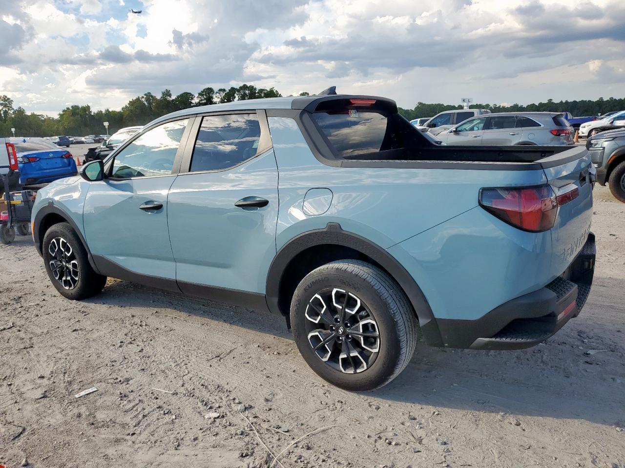 2024 Hyundai Santa Cruz Se - Image 2