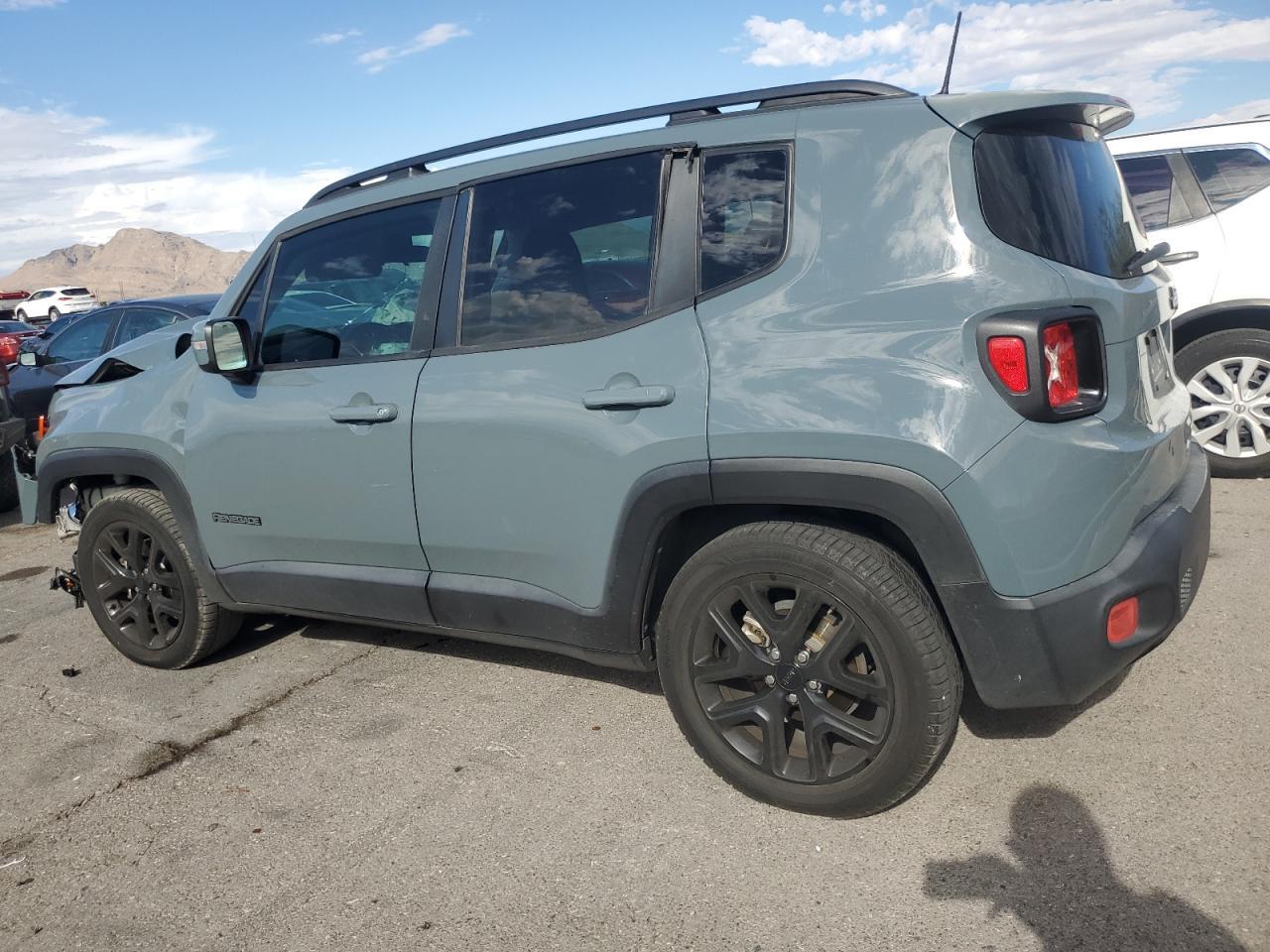 2018 Jeep Renegade Latitude - Image 2