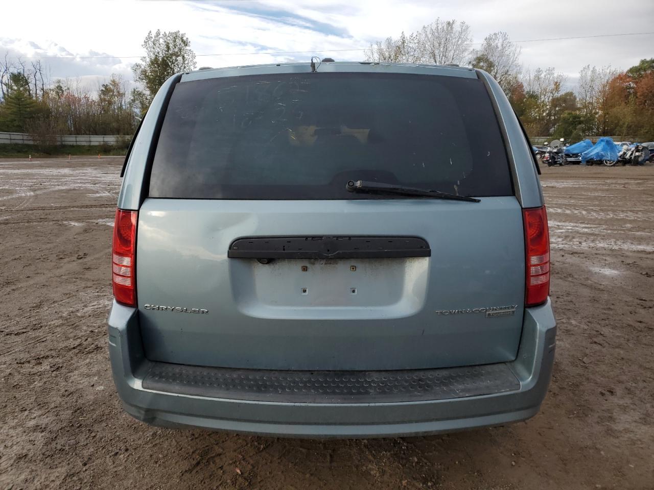 2009 Chrysler Town & Country Touring - Фото 6