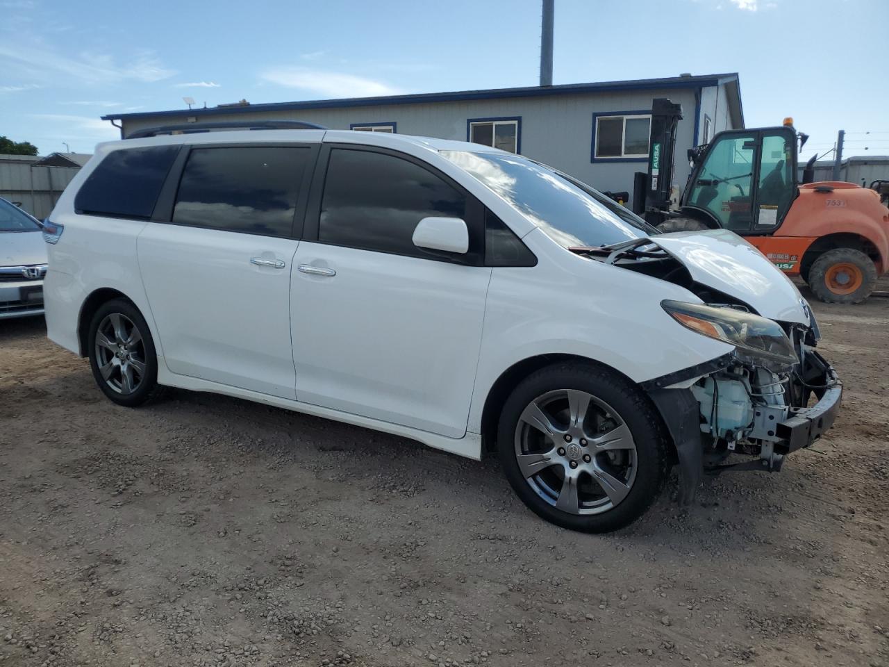 2017 Toyota Sienna Se - Image 4