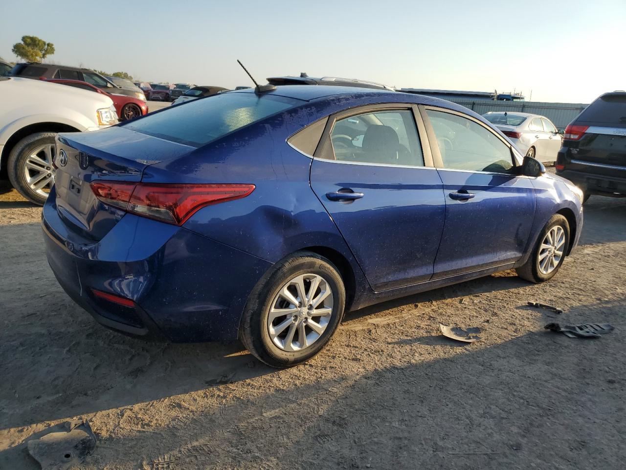 2021 Hyundai Accent Se - Фото 3