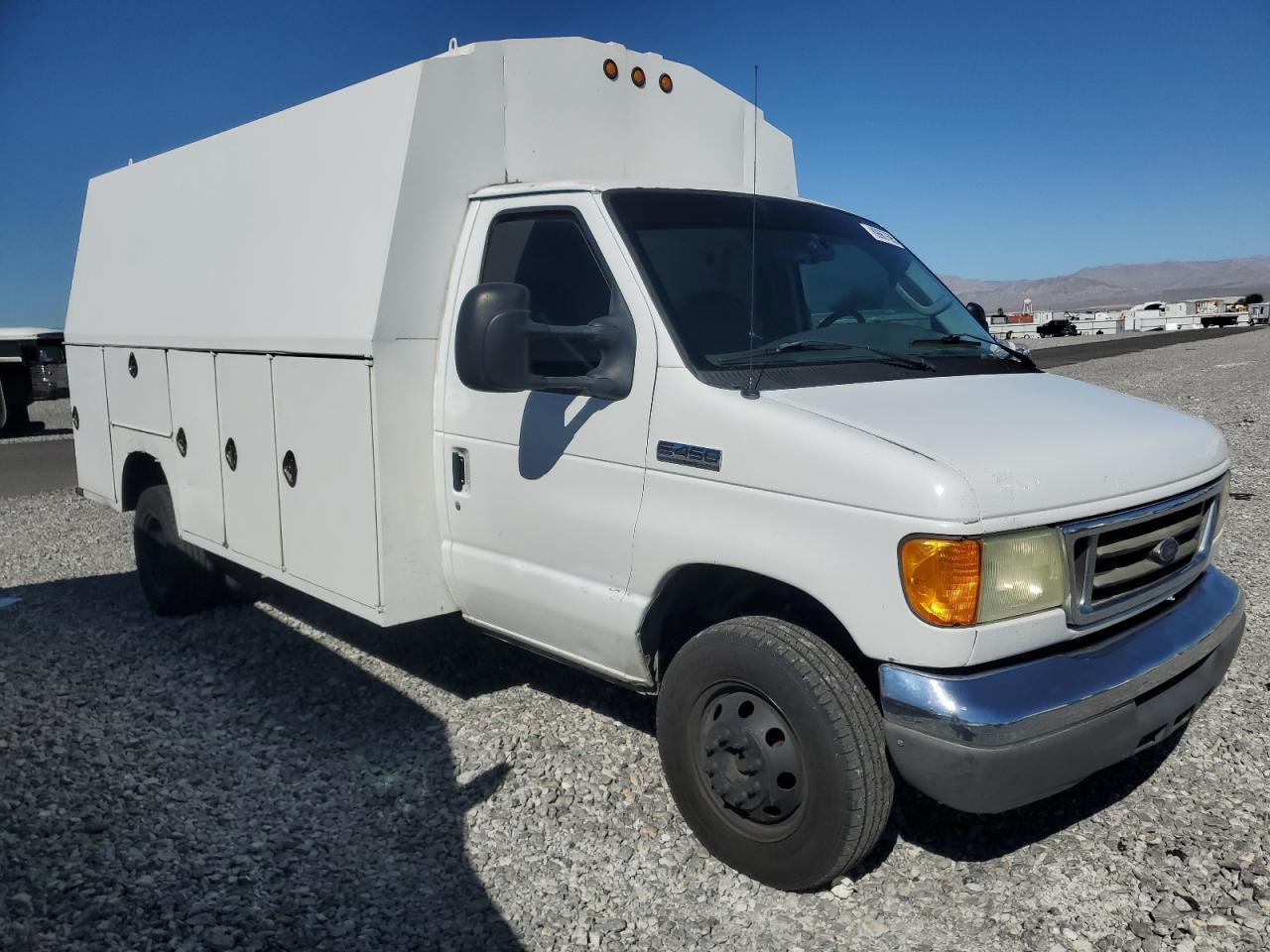 2006 Ford Econoline E450 Super Duty Cutaway Van - Фото 4
