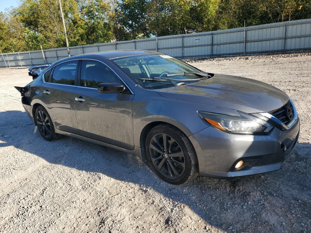 2017 Nissan Altima 2.5 - Image 4