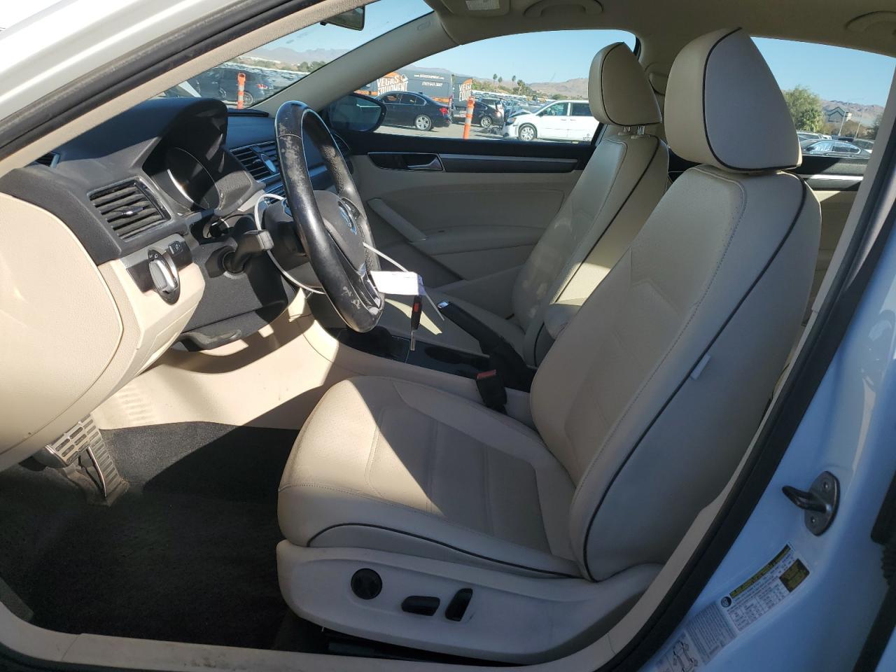 2017 Volkswagen Passat R-Line - Фото 7