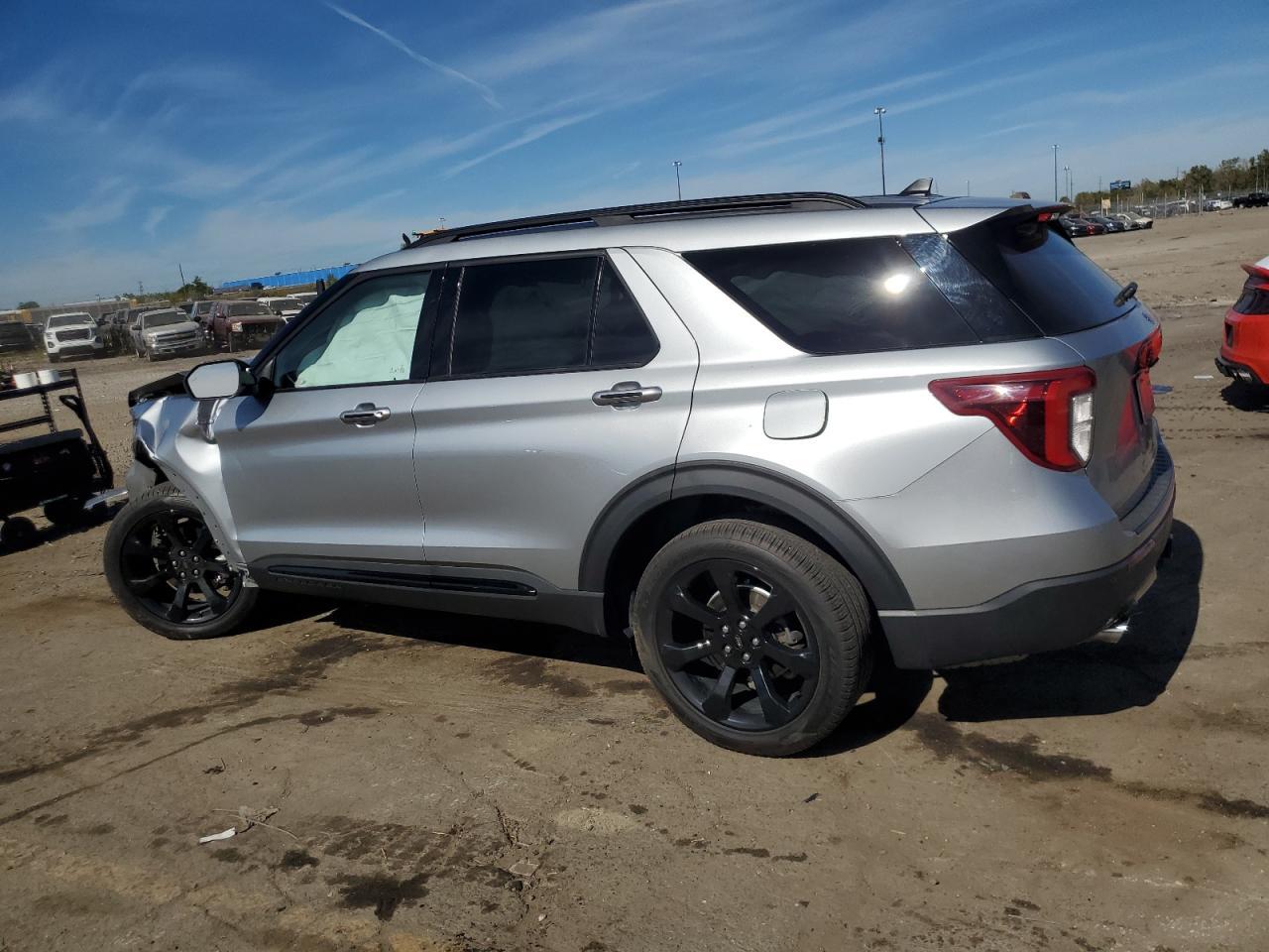 2023 Ford Explorer St-Line - Image 2