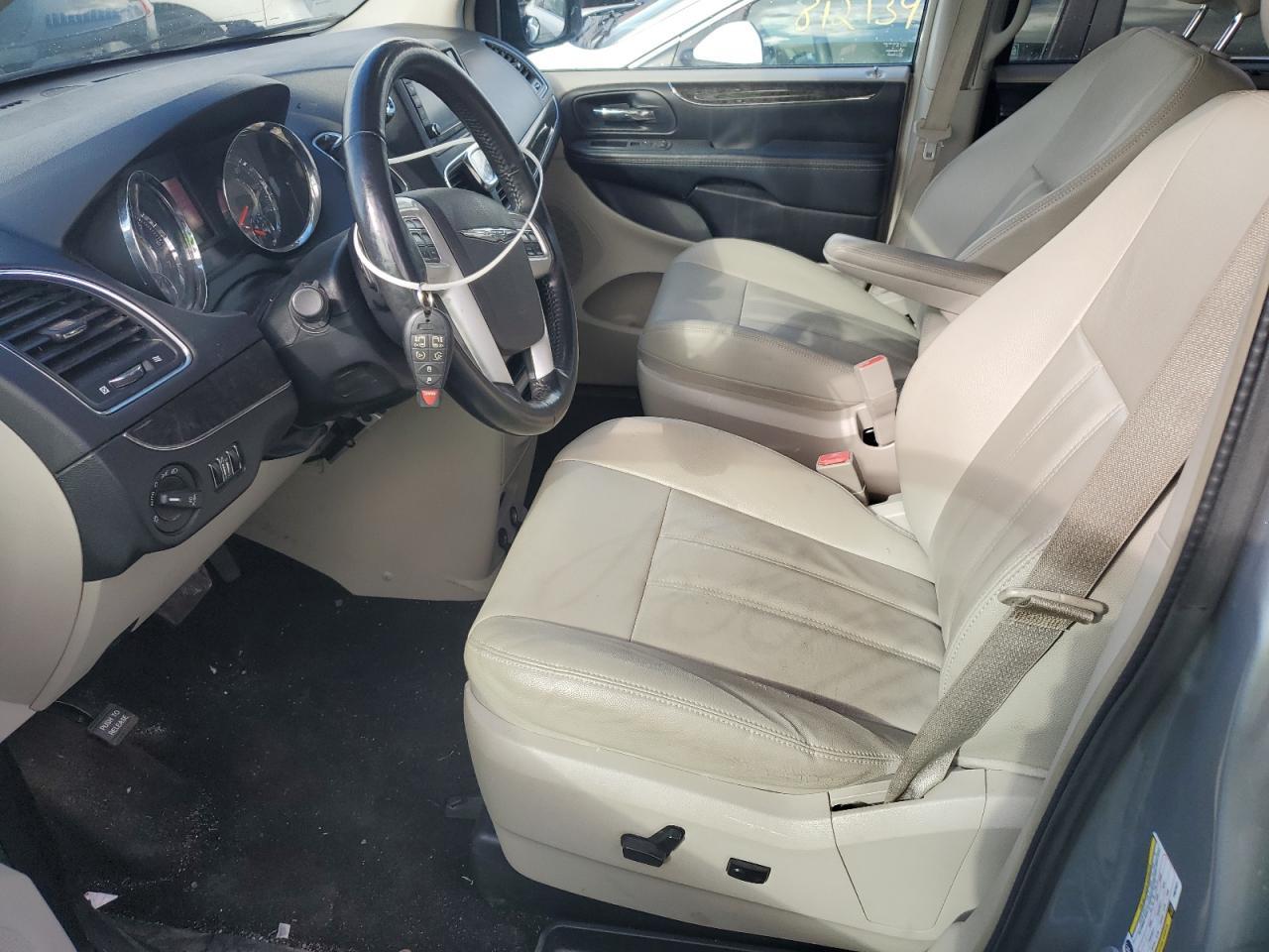 2015 Chrysler Town & Country Touring - Фото 7