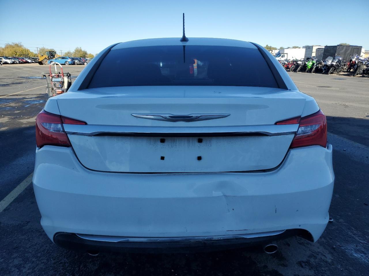 2014 Chrysler 200 Touring - Фото 6