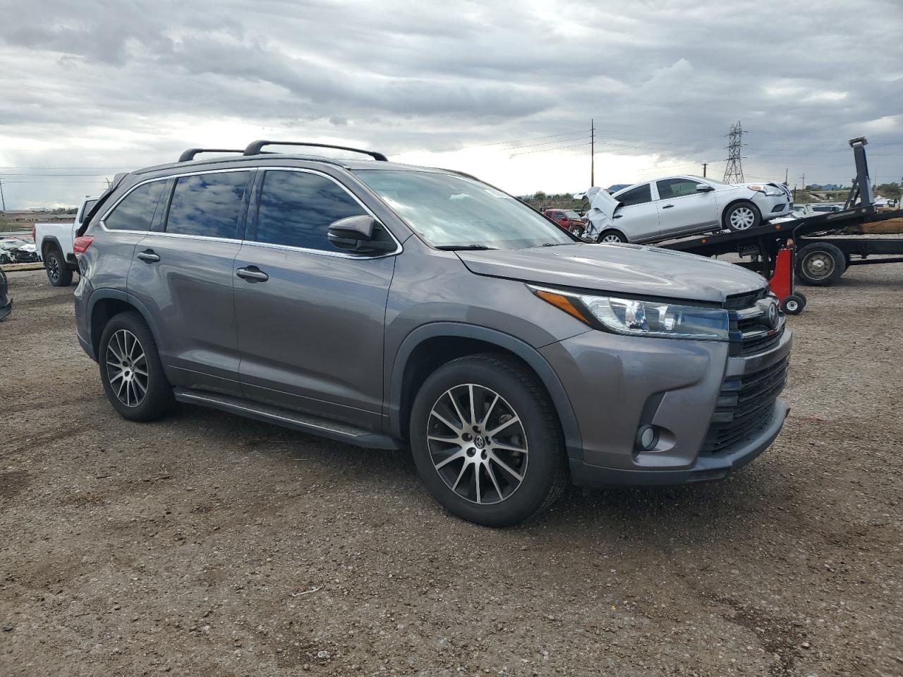 2018 Toyota Highlander Se - Фото 4