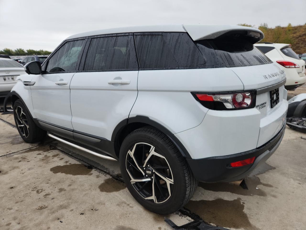 2015 Land Rover Range Rover Evoque Pure Premium - Image 2