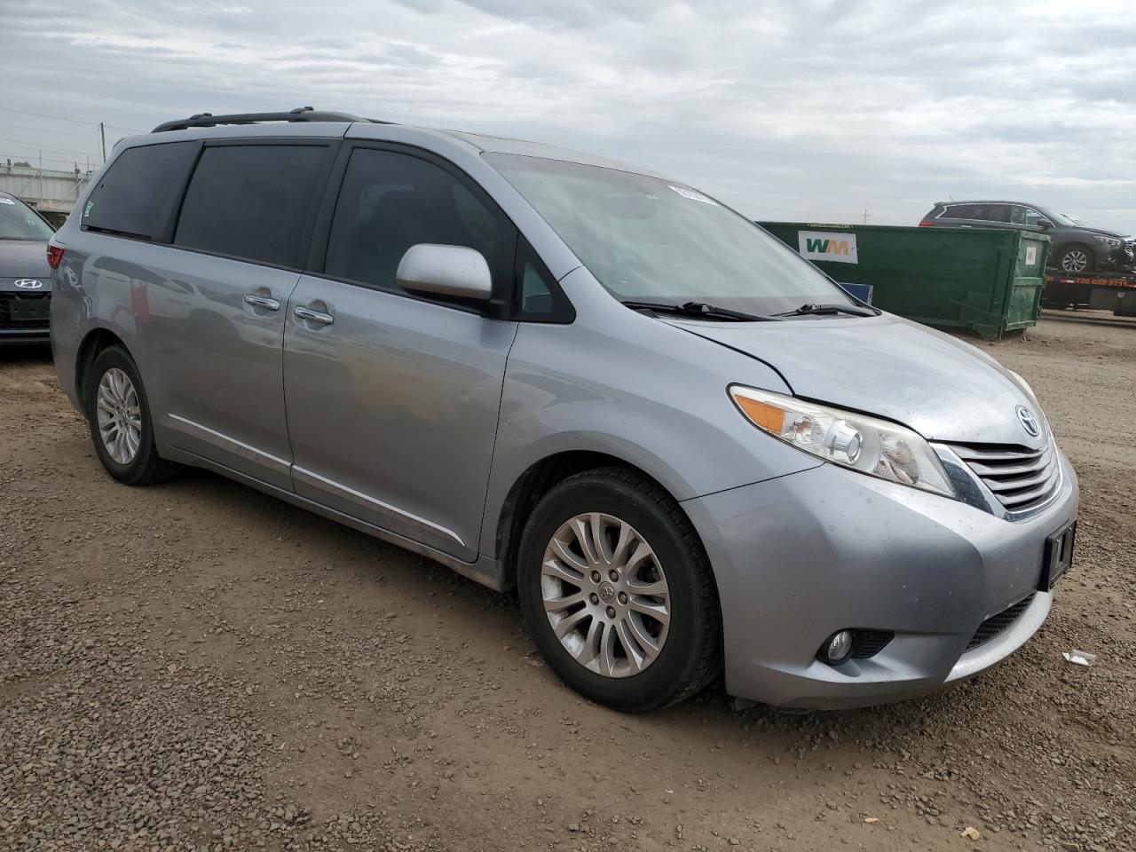 2015 Toyota Sienna Xle - Фото 4