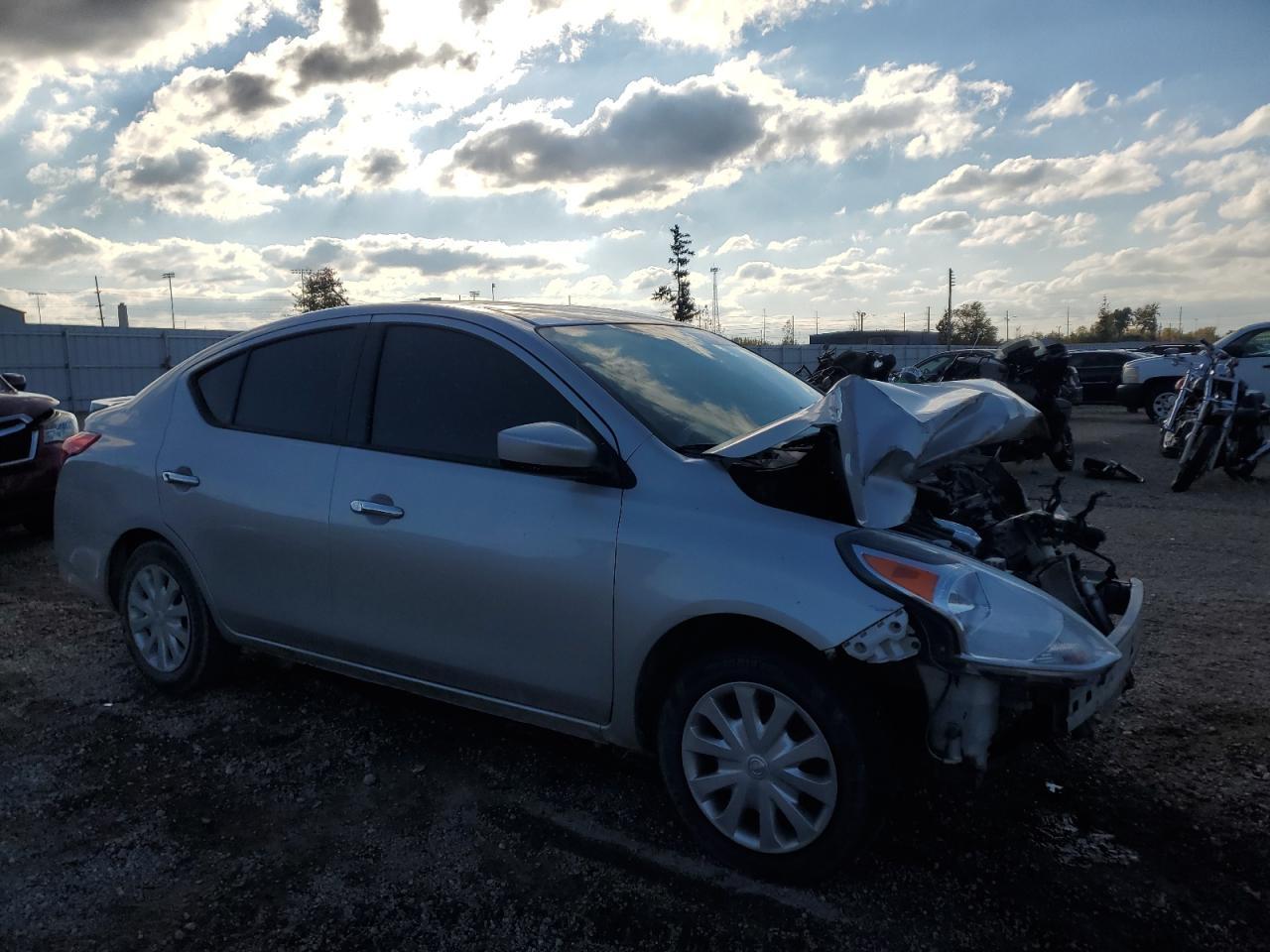 2019 Nissan Versa S - Фото 4